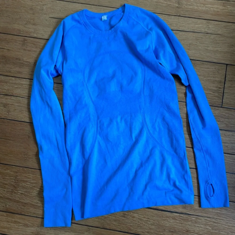 Lululemon light blue lightweight running shirt. Stretchy Lycra blend. Size S - Picture 1 of 7